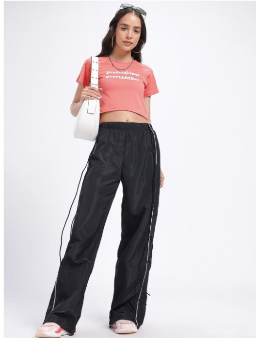 glitchez Typo Print Cropped T-shirt - Image 2